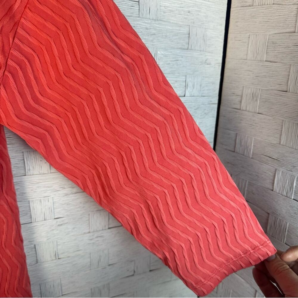 Chico's Women’s textured pullover blouse salmon 3/4 length sleeve preppy spring - Picture 4 of 10